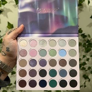 SOLD! Aurora struck palette from colourpop